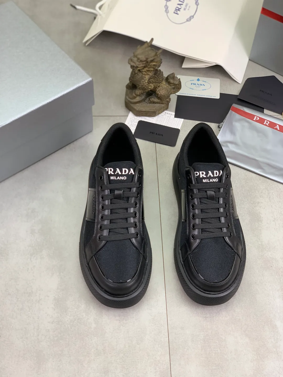 Men's men's shoes 💰P542💰 [New style] popular models are on the official website, 🆘 The trendy brand (Prada) mainly promotes popular models, avant-garde and versatile fashionable men's shoes private version mold opening, cowhide surface splicing 1:1.. Fashionable and simple, original imported cowhide lining cowhide feet; the atmosphere and personality are more fashionable, eye-catching and pursuing class. It will subvert the old idea and be a must-have for fashionistas with you! Must keep it! Tall and comfortable, large and low, high-end quality workmanship. Size: 38-44 4️⃣colors available.